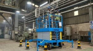 Man stand on High Rise Scissor Lift